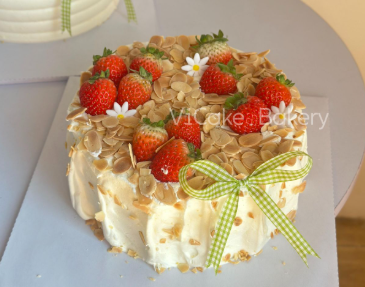 Bánh Hạnh Nhân Dâu Tây