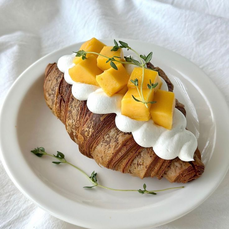 Bánh Sừng Bò Xoài
